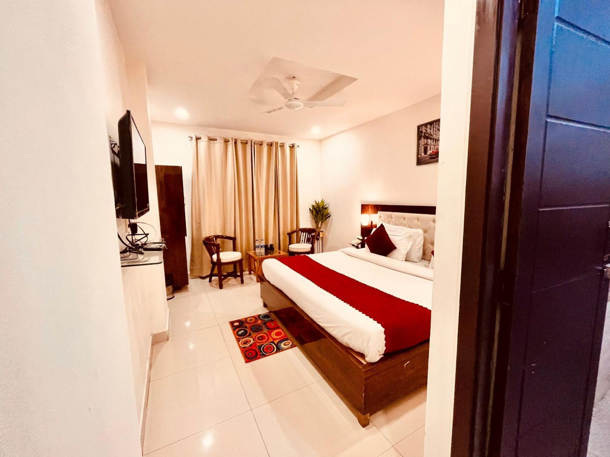 Hotel Sampat Royal Cafe à Delhi  Extérieur photo